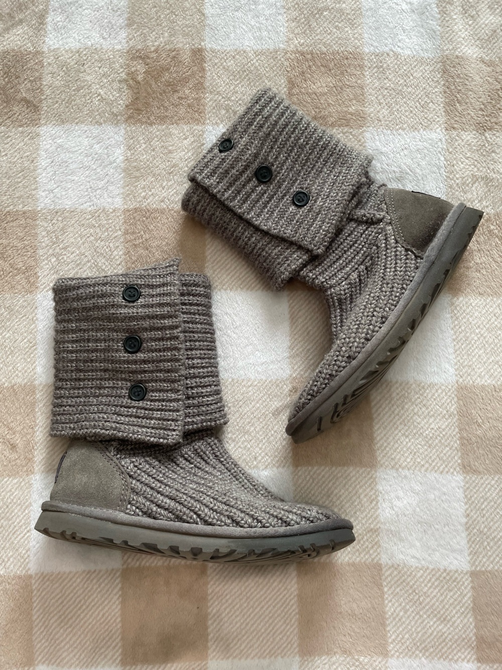 UGG Women’s size 6 Fold Over Knit Button Boots in Grey